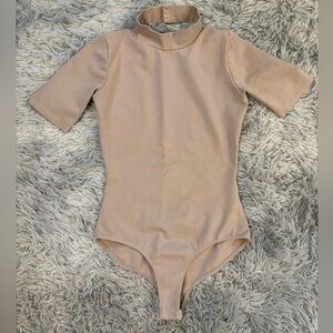 NWOT Lulu's Women's Beige High-Neck Bodysuit